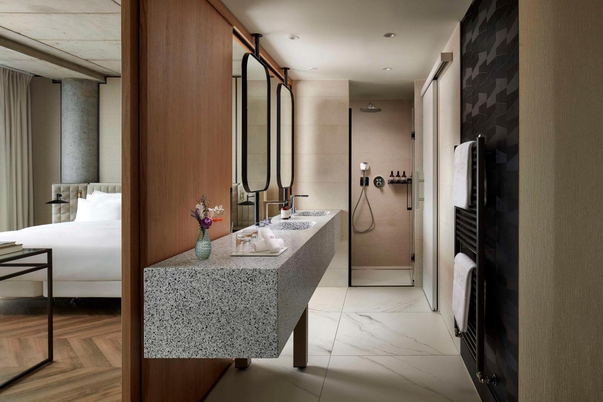 Nh Collection Frankfurt Spin Tower Hotel Frankfurt am Main ภายนอก รูปภาพ