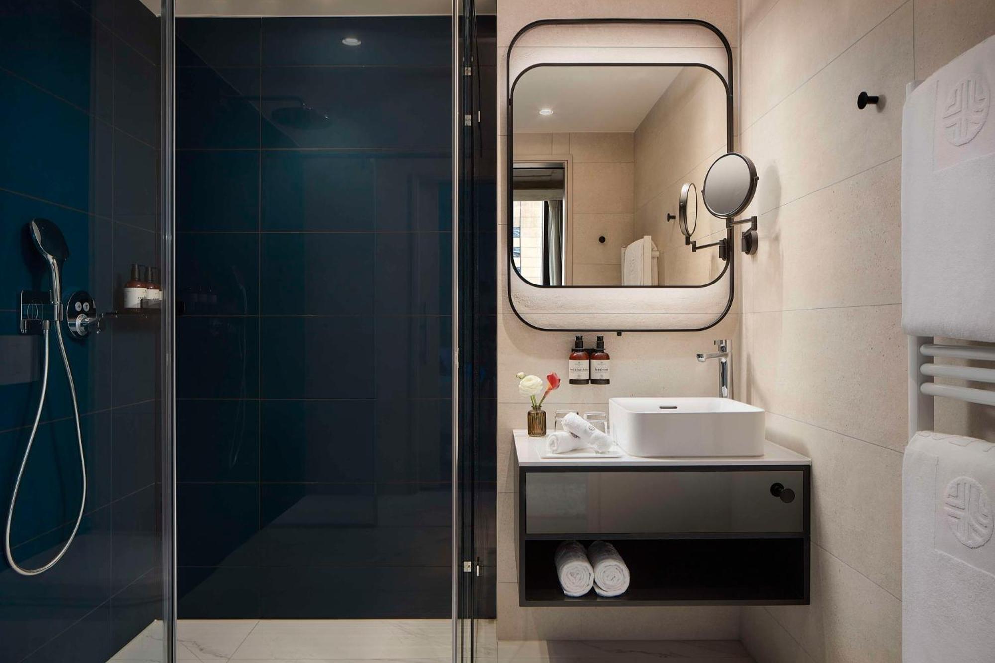 Nh Collection Frankfurt Spin Tower Hotel Frankfurt am Main ภายนอก รูปภาพ
