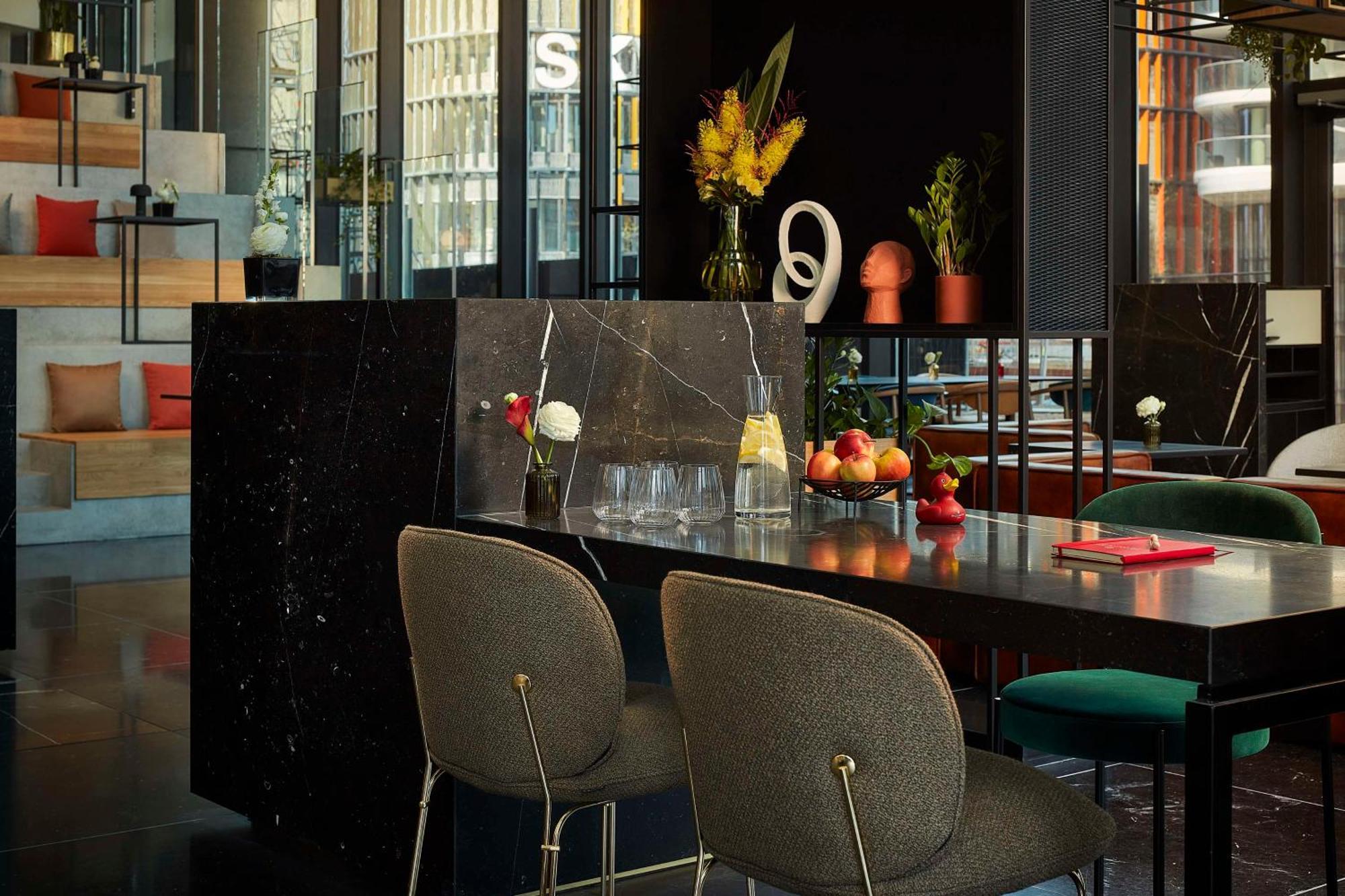 Nh Collection Frankfurt Spin Tower Hotel Frankfurt am Main ภายนอก รูปภาพ