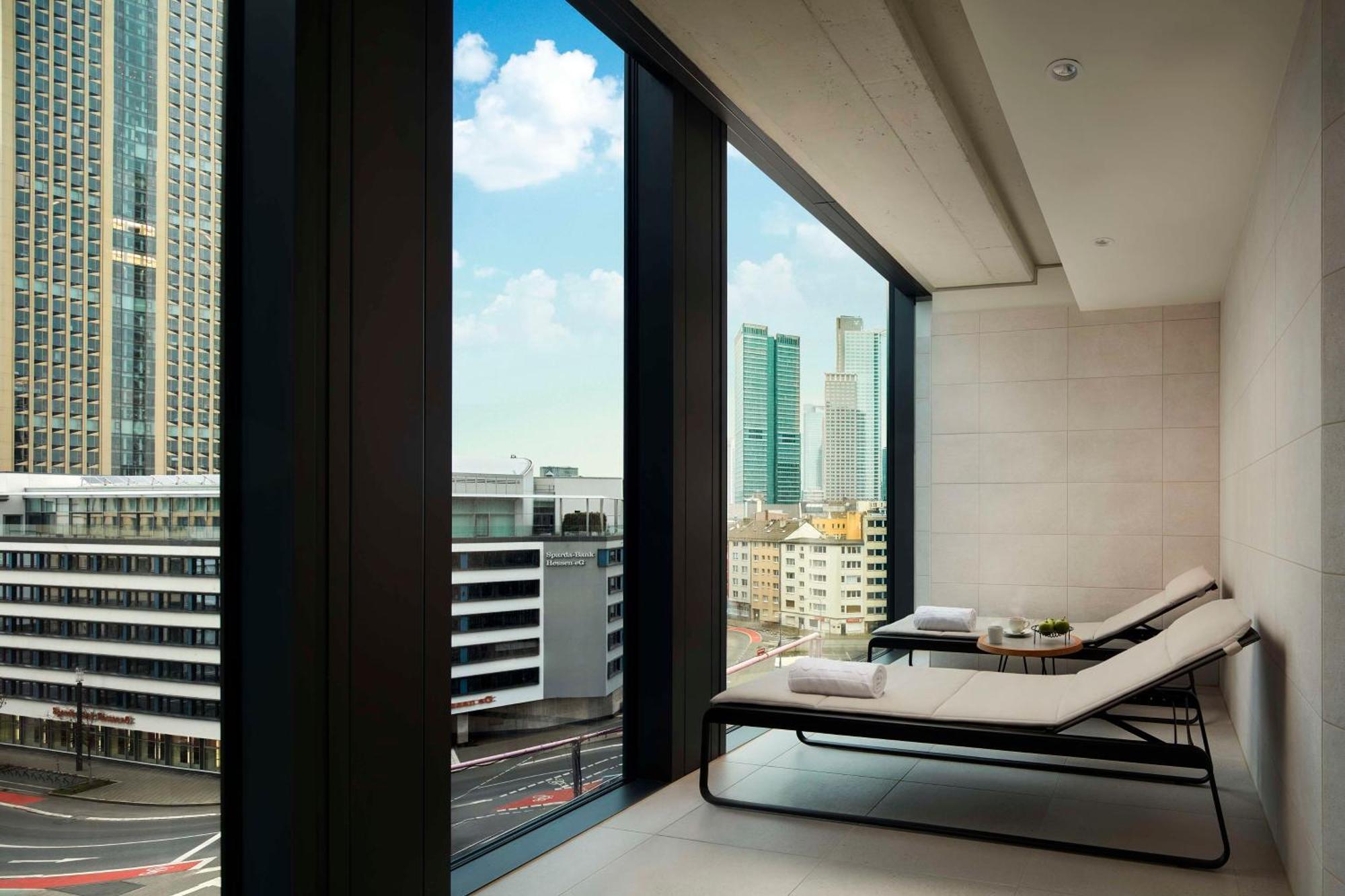 Nh Collection Frankfurt Spin Tower Hotel Frankfurt am Main ภายนอก รูปภาพ