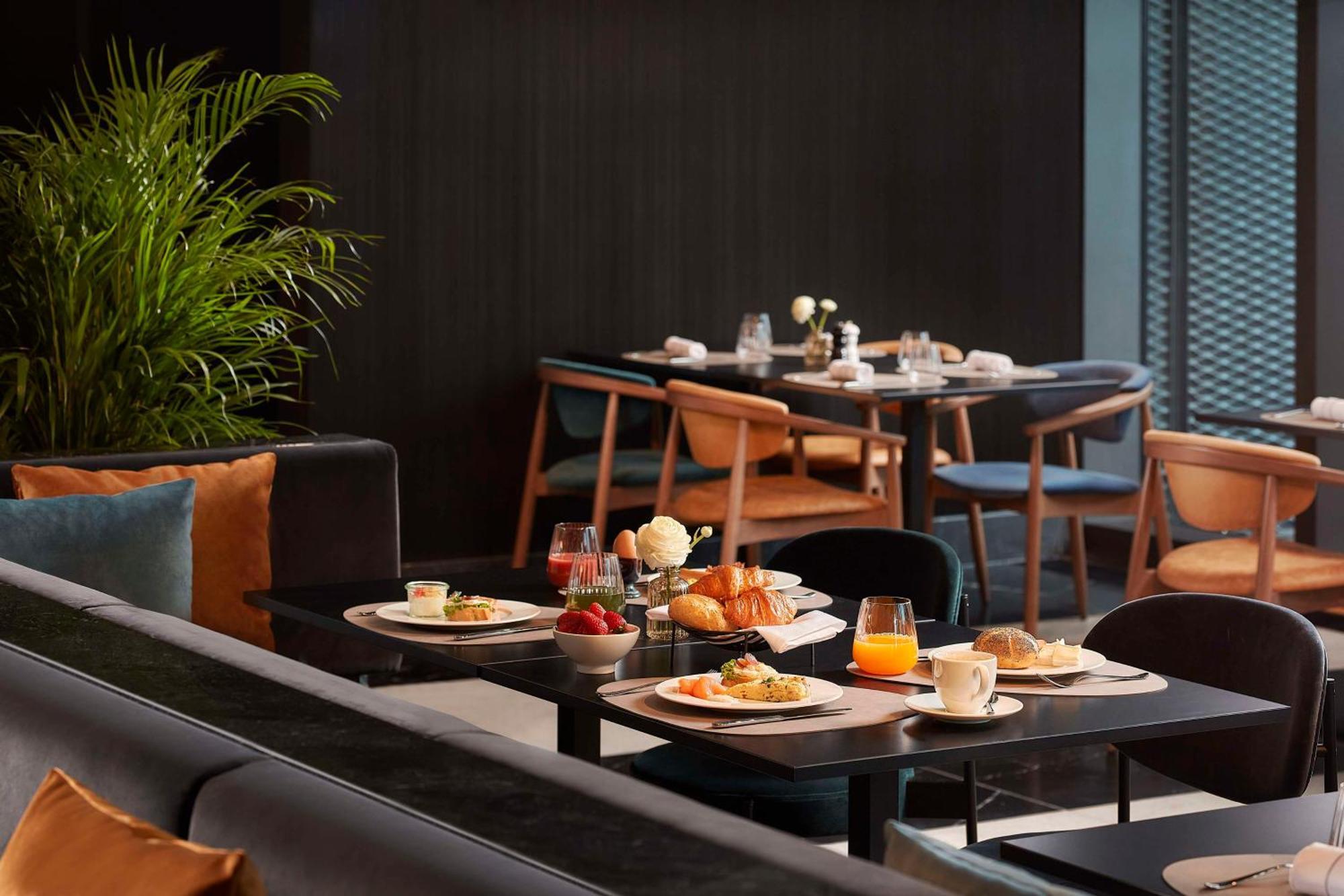 Nh Collection Frankfurt Spin Tower Hotel Frankfurt am Main ภายนอก รูปภาพ