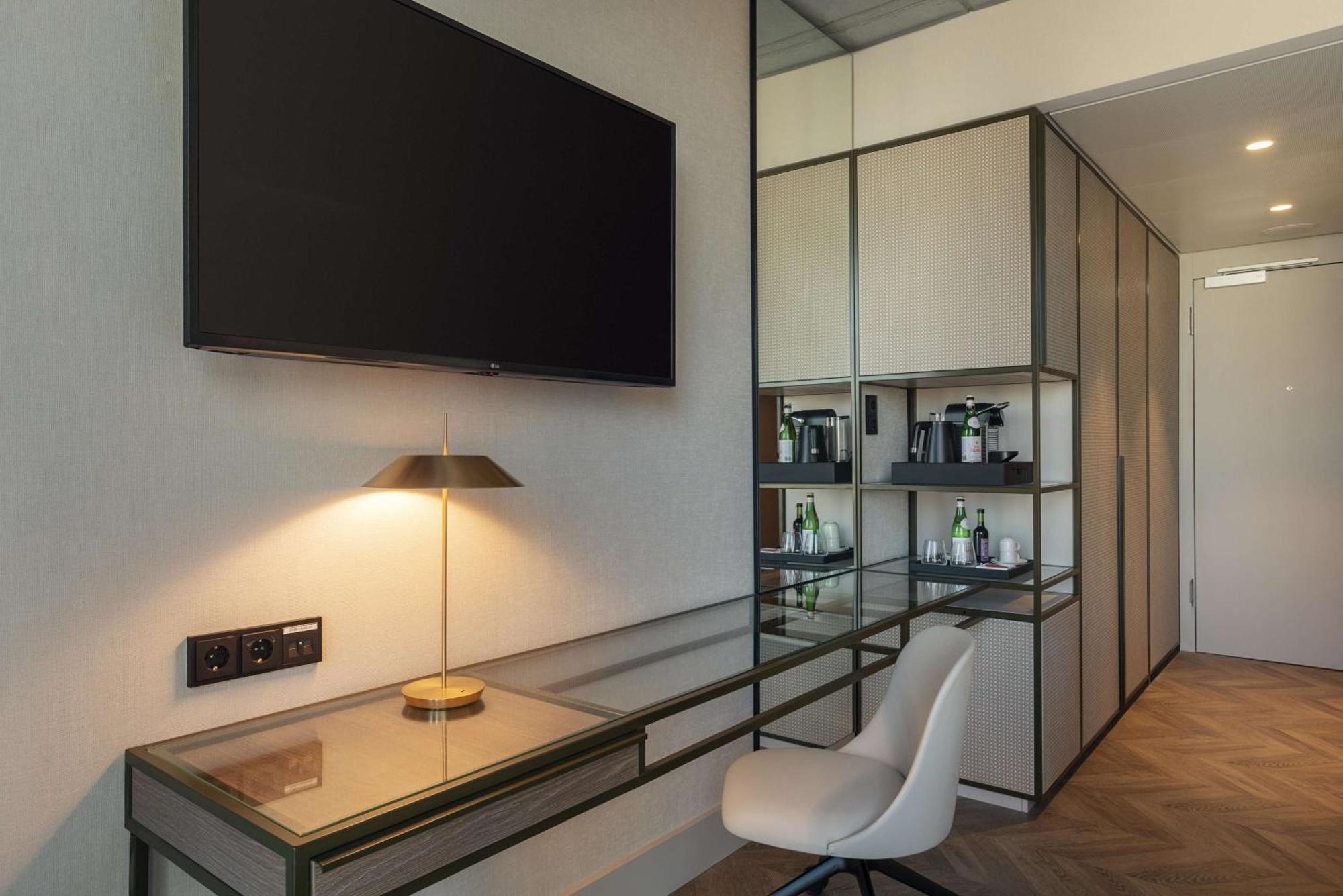 Nh Collection Frankfurt Spin Tower Hotel Frankfurt am Main ภายนอก รูปภาพ