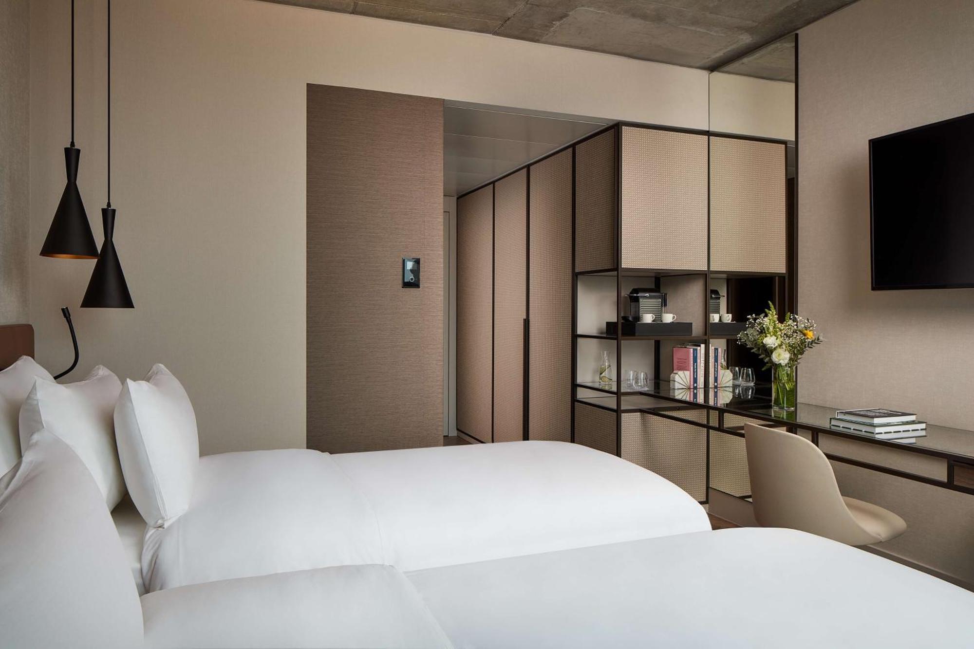 Nh Collection Frankfurt Spin Tower Hotel Frankfurt am Main ภายนอก รูปภาพ