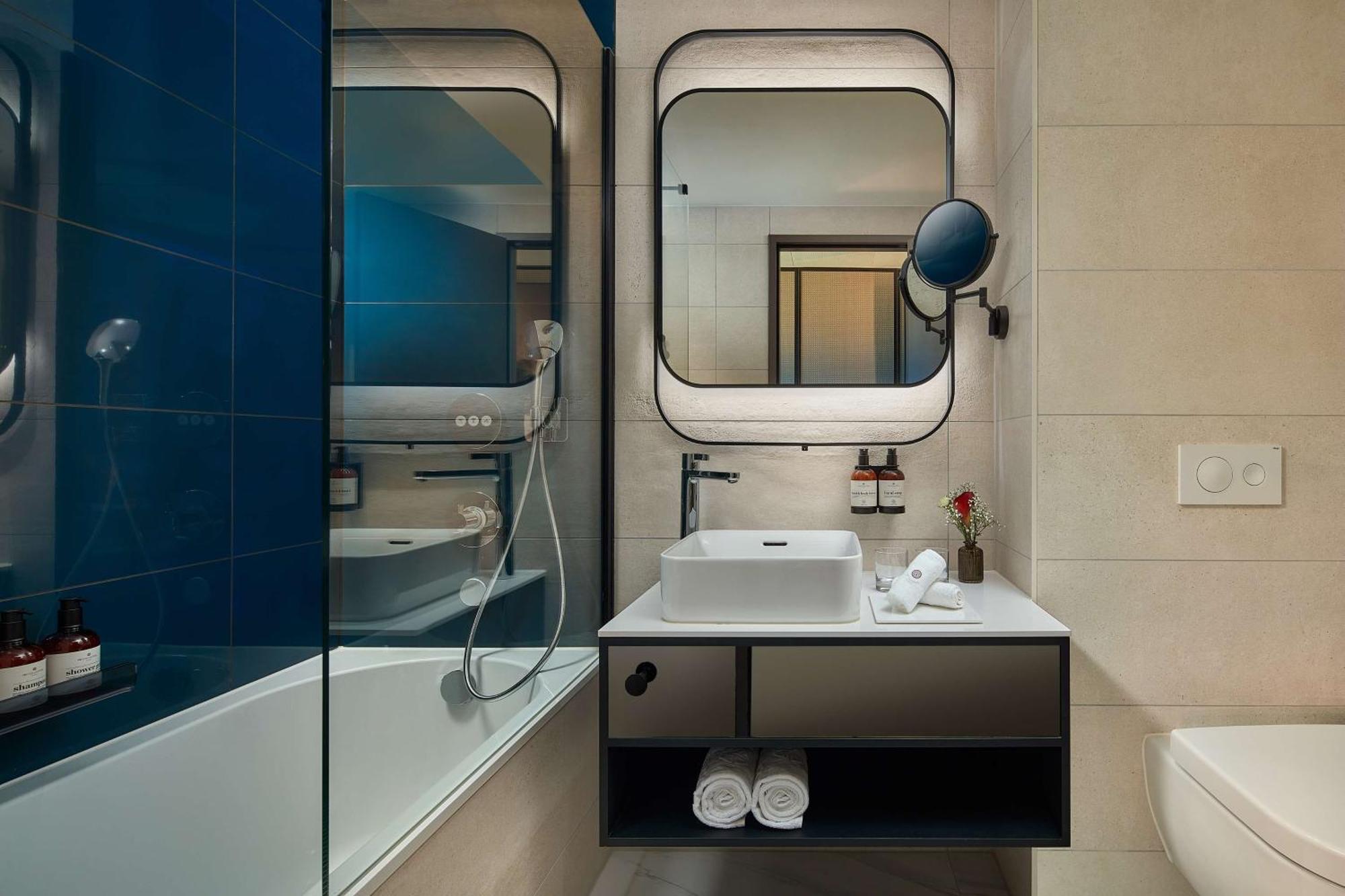 Nh Collection Frankfurt Spin Tower Hotel Frankfurt am Main ภายนอก รูปภาพ